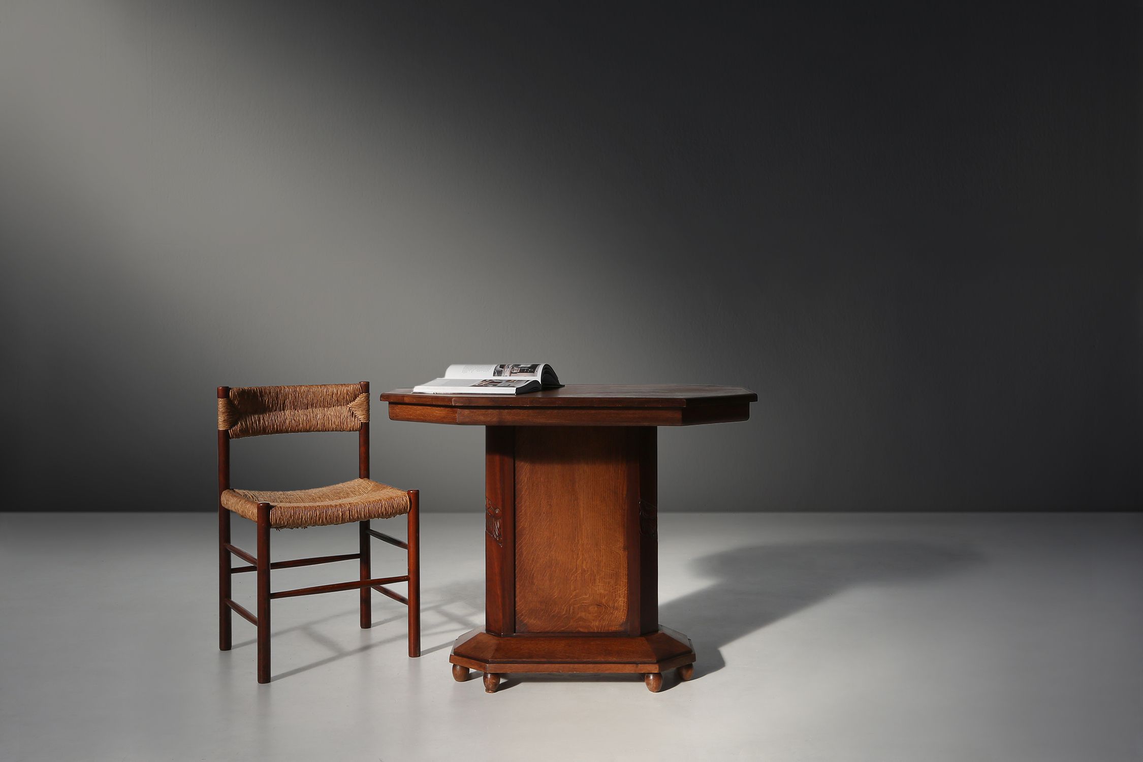 Art Deco side table 1920thumbnail